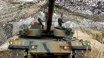Custom made 1/35 scale camouflage netting can add realism to military models.